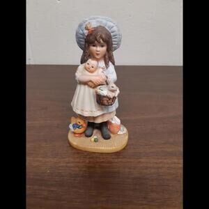 Jan Hagara Limited Edition Figure of "Victoria" with her babies